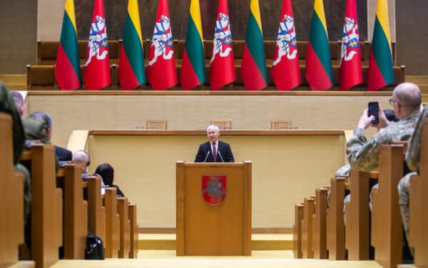 Kyla investavimo banga: lietuviai vis dažniau įdarbina pinigus, tačiau atotrūkis nuo Europos išlieka