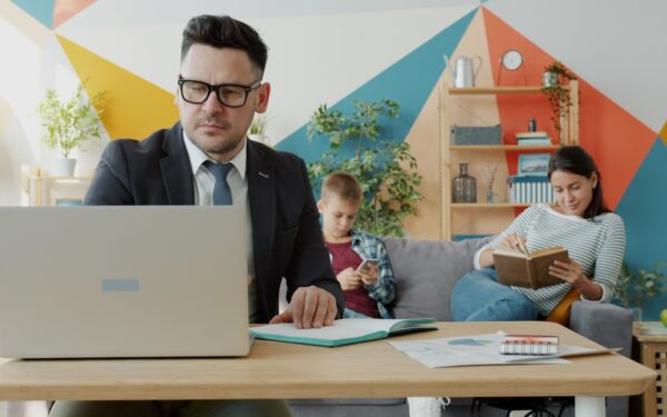 Kaip automatiniai investiciniai planai keičia lietuvių santaupas? Ką svarbu žinoti dabar