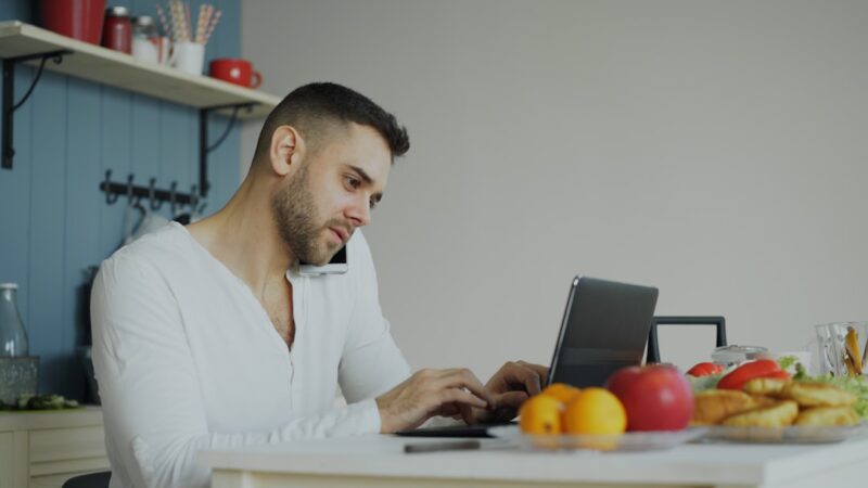 Kaip jaunoms šeimoms sukaupti finansinį rezervą kylant palūkanoms? Svarbiausi žingsniai