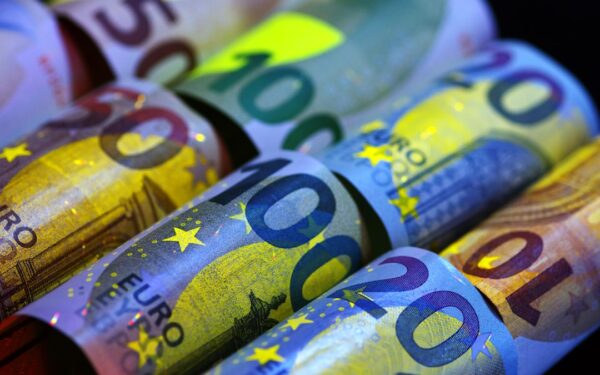 Kur laikyti daugiau kaip 100 tūkst. eurų santaupų? Ką būtina žinoti apie indėlių draudimą
