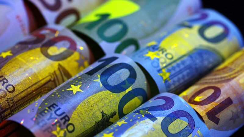 Kur laikyti daugiau kaip 100 tūkst. eurų santaupų? Ką būtina žinoti apie indėlių draudimą